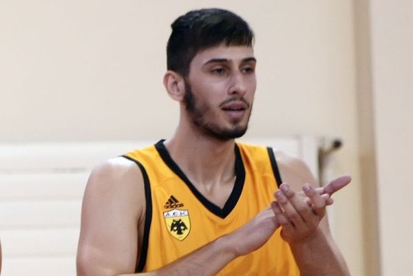 ΑΕΚ: Υπέγραψε τριετές, αλλά φεύγει ο Καμπερίδης