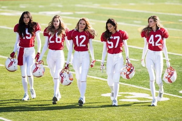 Oι άγγελοι της Victoria’s Secret ... έπαιξαν μεγάλη μπάλα για το Super Bowl (videos+photos)