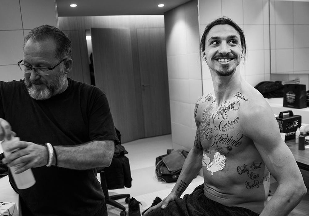Ζλάταν Ιμπραΐμοβιτς: Σβήστηκαν τα τατουάζ των άπορων από το σώμα του (photos+video)