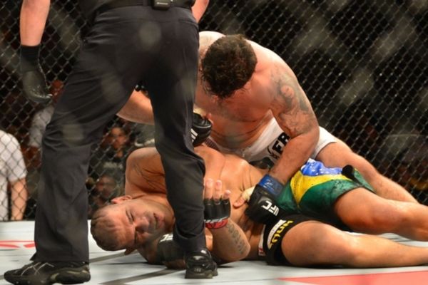 UFC Fight Night 66: Βιαστικός ο Frank Mir στη Βραζιλία