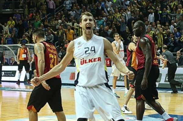 Βέσελι: «Ομαδική η νίκη της Φενέρ επί της ΤΣΣΚΑ»