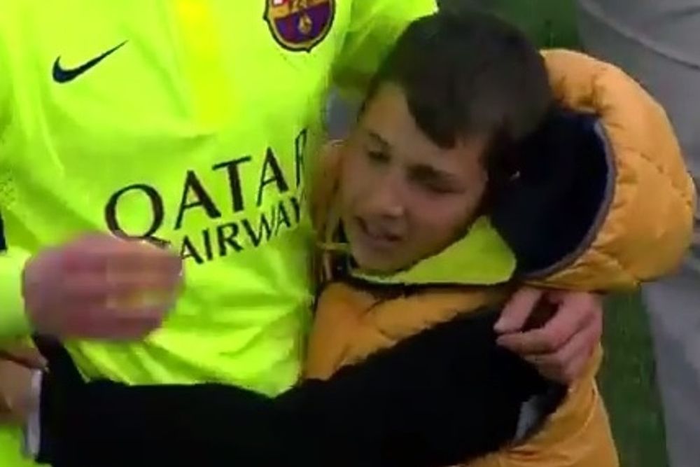 Μπαρτσελόνα: Παιδάκι έκλαψε στην αγκαλιά του… Ράκιτιτς! (video)