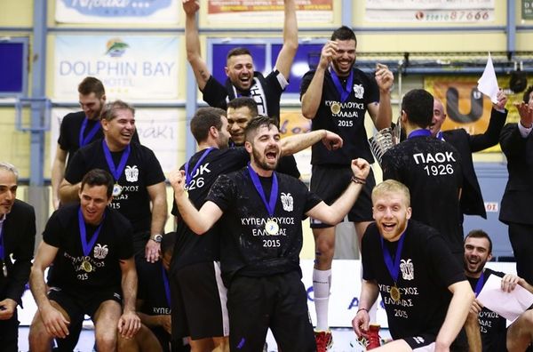 ΠΑΟΚ: Με σαμπάνιες οι πανηγυρισμοί και η απονομή (photos)
