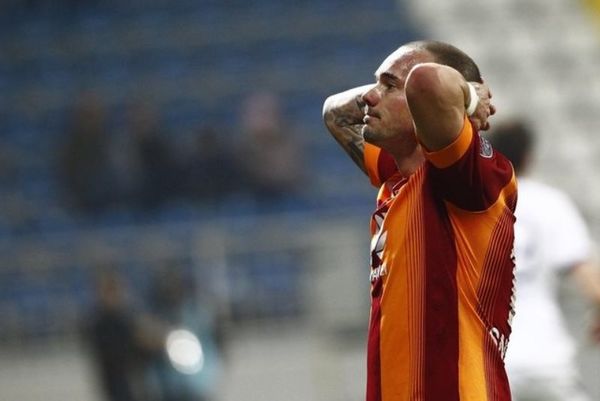 Τρελός χορός του Σνάιντερ μπροστά στους οπαδούς της Γαλατασαράι (videos)