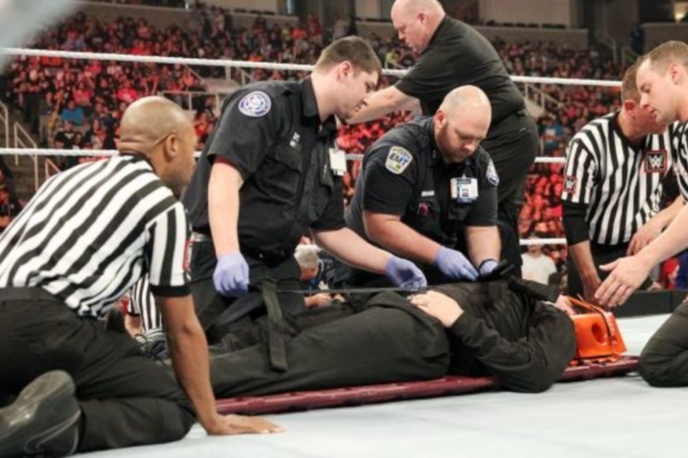 Raw: Τα γκρέμισε όλα ο Lesnar (videos)