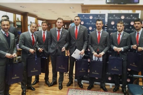 Ολυμπιακός: «Μια συνεργασία με φόντο την κορυφή» (photos)