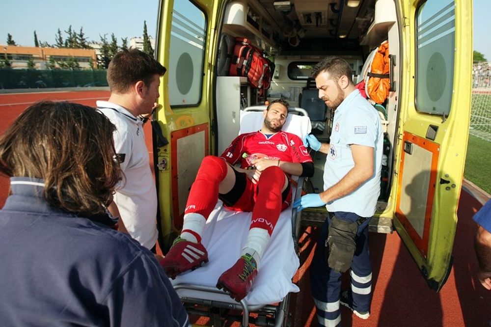 Κροτίδα, τραυματισμός και συλλήψεις στο Ηράκλειο-Αιγάλεω (photos)