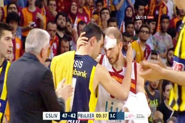 Σύγκρουση Ζήση – Γκιουλέρ (photos+video)