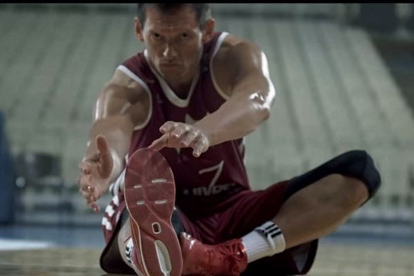 Πρωταγωνιστής σε διαφήμιση ο Μπλουμς! (video)