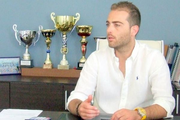 Ο άνθρωπος που τινάζει τη μπάνκα της Α2 στον αέρα!