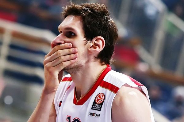 Στους Σπερς ο Μαριάνοβιτς