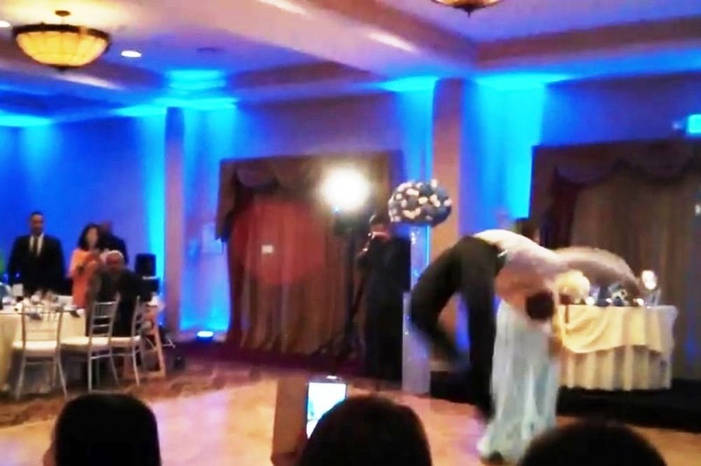 Ημίθεος… ο γαμπρός, κλώτσησε στο κεφάλι τη νύφη! (video)