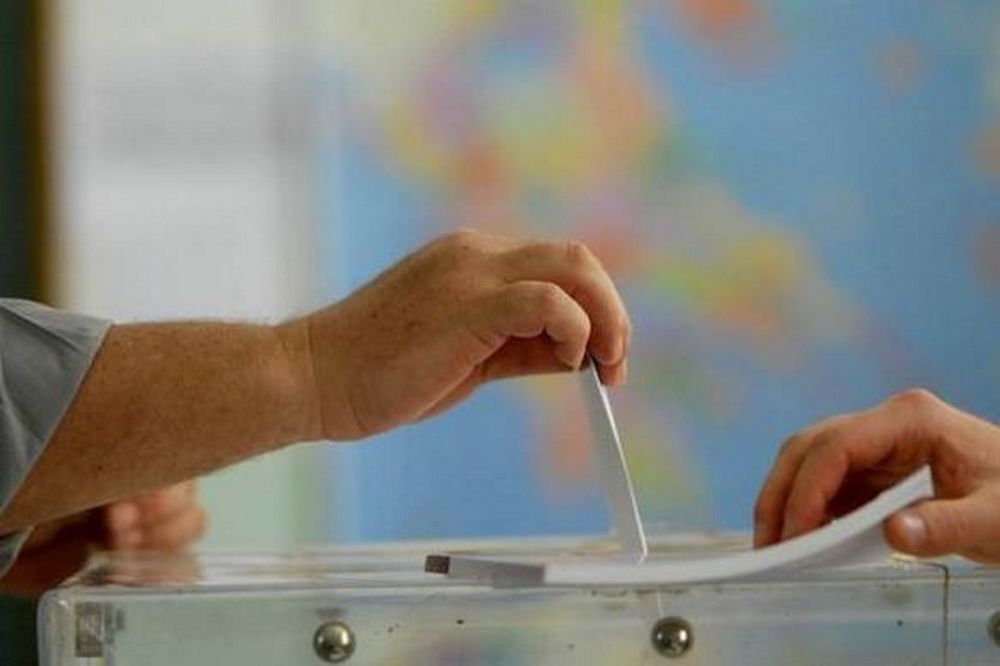 Εκλογές 2015 - Δημοσκόπηση: «Ντέρμπι» ΣΥΡΙΖΑ και ΝΔ - Ποια κόμματα μπαίνουν στη Βουλή
