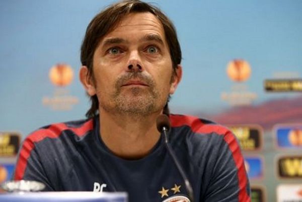 Ανανέωσε με PSV ο Κοκού