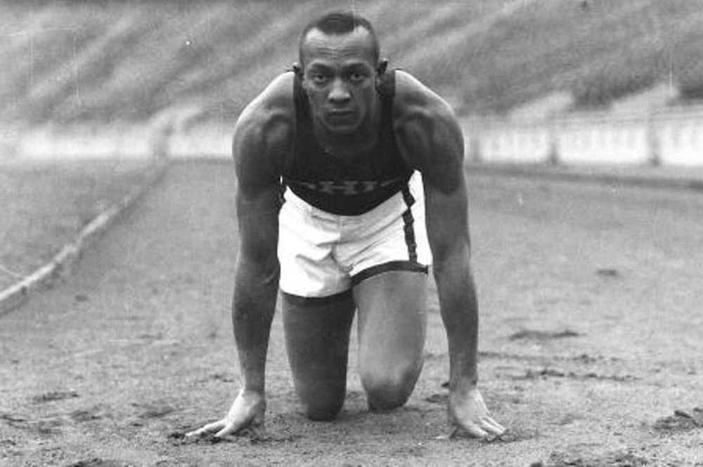 Jesse Owens: Ο έγχρωμος που θριάμβευσε στην έδρα της Άριας Φυλής (photos+videos)
