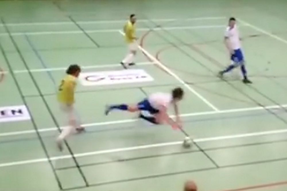 «Εγκληματικό» μαρκάρισμα σε αγώνα Futsal (video)