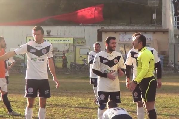 ΕΠΙΚΟ ΓΕΛΙΟ! Τρελαμένος Έλληνας διαιτητής δίνει απίστευτο σόου! (video)