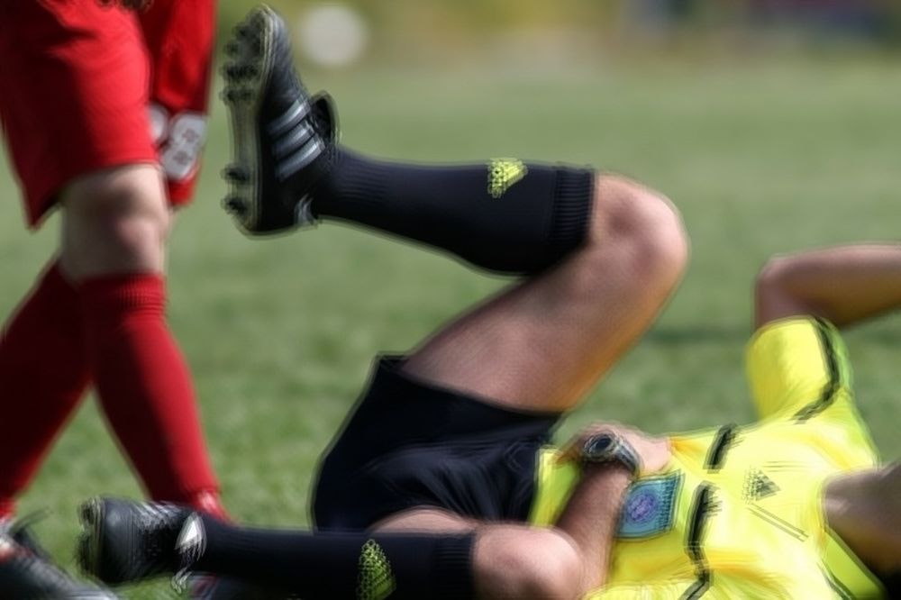 ΣΟΚ! Ποδοσφαιριστής σκότωσε διαιτητή για κόκκινη! (photos)