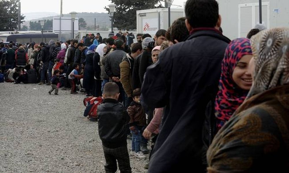 Μεταφέρονται 1.000 προσφύγες από τον Πειραιά στα Γιαννιτσά