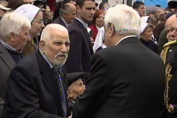Ανάπηρος πολέμου σε Παυλόπουλο: Μη μας πετάτε σαν λεμονόκουπες