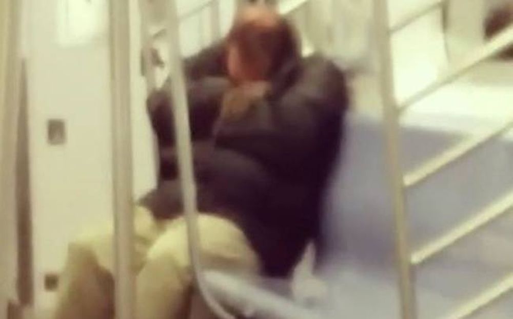 Τρομακτικό: Γι΄αυτό δεν πρέπει να κοιμάστε ΠΟΤΕ στο μετρό! (video)