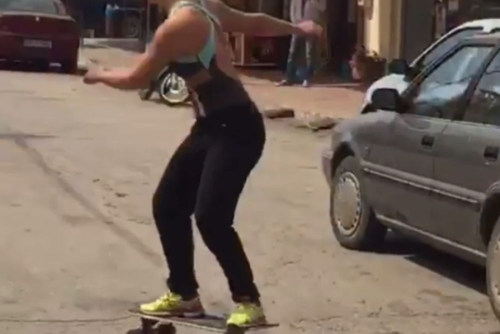 Το είδαμε κι αυτό: Η Ελεονώρα Μελέτη κάνει… skateboard! (video)