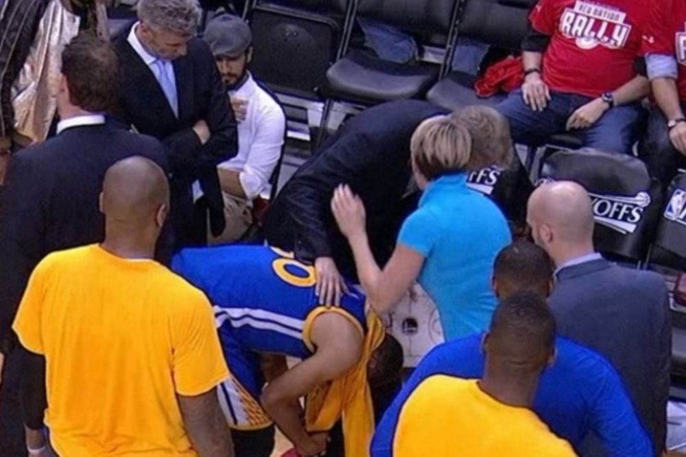 NBA: Σοκ στους Warriors με τον τραυματισμό του Curry (video)