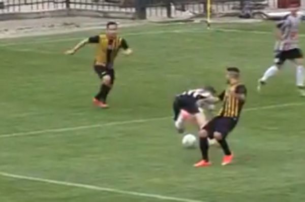 Δεν έχετε δει πιο «κάλπικο» πέναλτι από αυτό! (video)