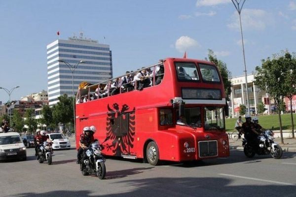 Euro 2016: Λατρεία για τους Αλβανούς στα Τίρανα