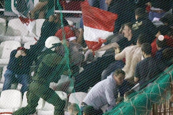 Σταντάρ Λιέγης: Καταγγελία στην UEFA για την ελληνική Αστυνομία