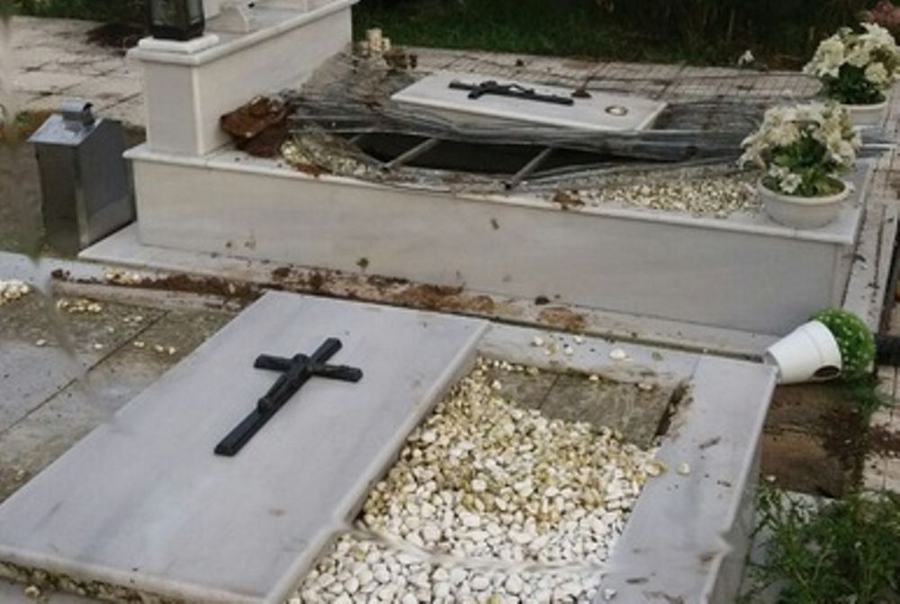 ΣΟΚ στα Τρίκαλα! Βρήκαν ανοιγμένους τάφους και φέρετρα (photos)