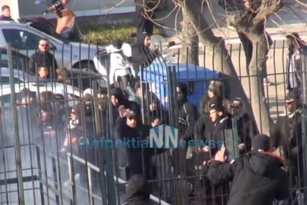 Πετροπόλεμος! Σοβαρά επεισόδια σε τοπικό στην Ναύπακτο! (video)