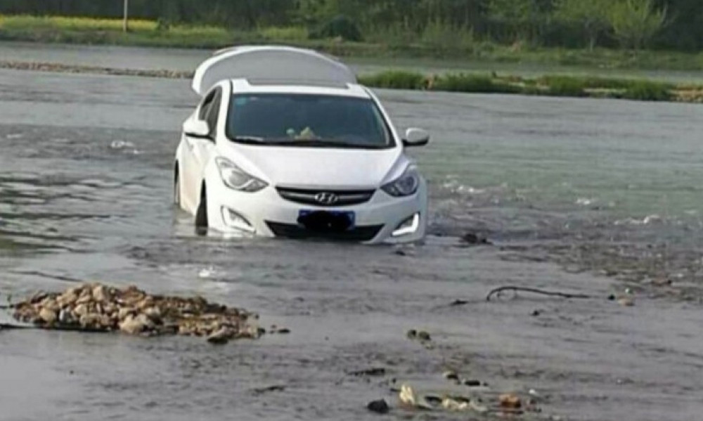 Δεν υπάρχει: Οδηγός μπήκε στο ποτάμι γιατί… του το είπε το GPS!