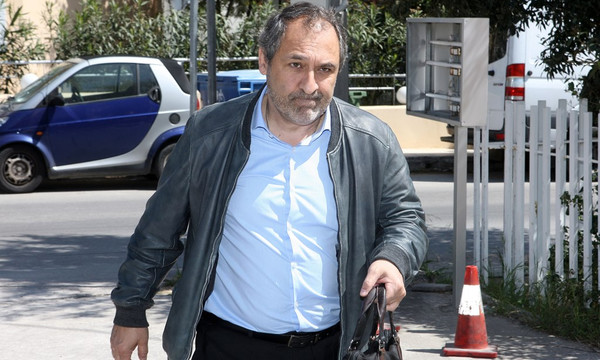 Μετανοιωμένος ο Παπαθανασάκης: «Χρησιμοποίησα ανάρμοστη γλώσσα απέναντι στους συναδέλφους μου»