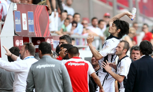 Τα… ιπτάμενα αντικείμενα της Super League