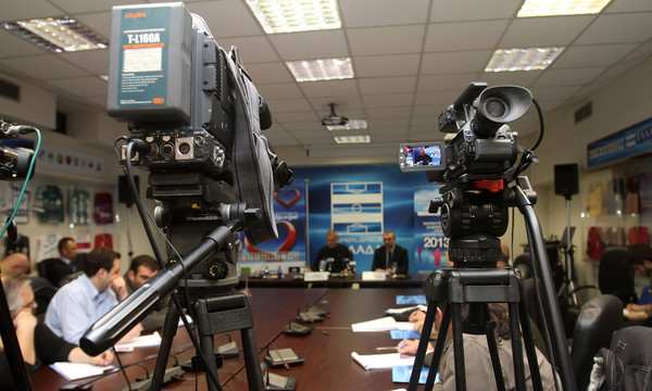 Super League: Επαφή με Cosmote TV για κεντρική διαχείριση