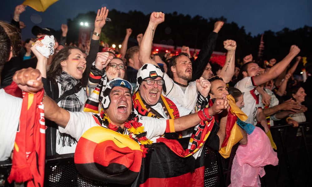 Παγκόσμιο Κύπελλο Ποδοσφαίρου 2018: «Κάηκε» το Βερολίνο μετά την ανατροπή της Γερμανίας (video)