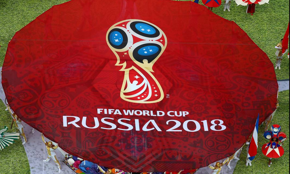 Παγκόσμιο Κύπελλο Ποδοσφαίρου 2018: «Σφάζονται» οι γυναίκες για… πάρτη του! (photos)