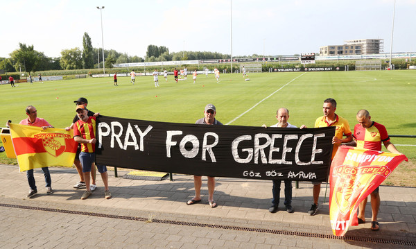 Φωτιά: Μήνυμα στήριξης από φιλάθλους της Γκεζτέπε (photos)