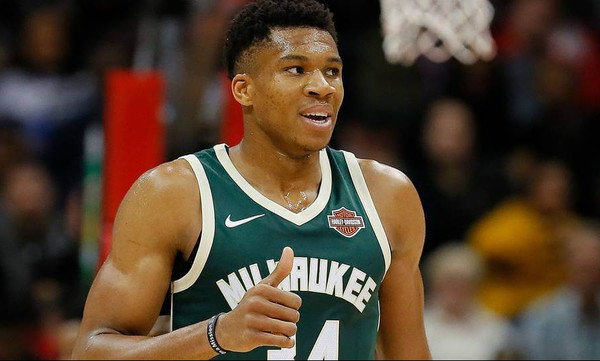 NBA: Σόου Αντετοκούνμπο και νικηφόρα πρεμιέρα για Μπακς (video)
