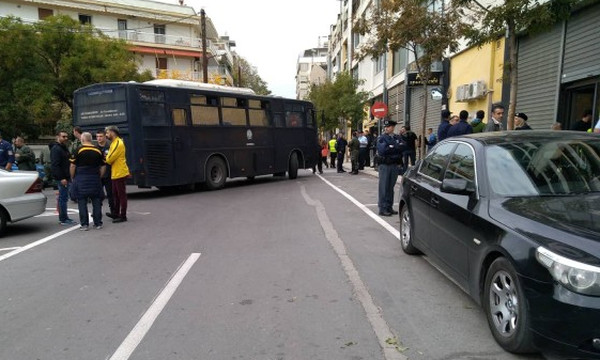 Άρης-ΠΑΟΚ: Τι συμβαίνει στο «Βικελίδης» πριν τη σέντρα - Συναγερμός στην αστυνομία (photos,video)