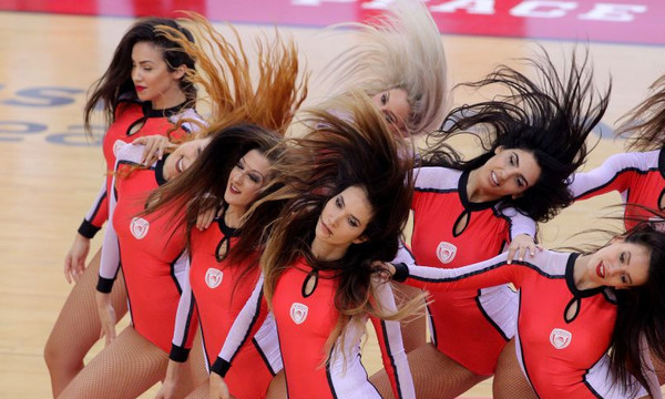 Τα σέξι κορίτσια του ΣΕΦ στο Ολυμπιακός – Ρεάλ Μαδρίτης (photos)