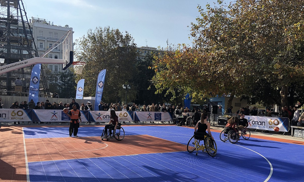 Η Πλατεία Συντάγματος έγινε γήπεδο μπάσκετ από τον ΟΠΑΠ για το «2ο Ηοpe Streetball» της ΟΣΕΚΑ