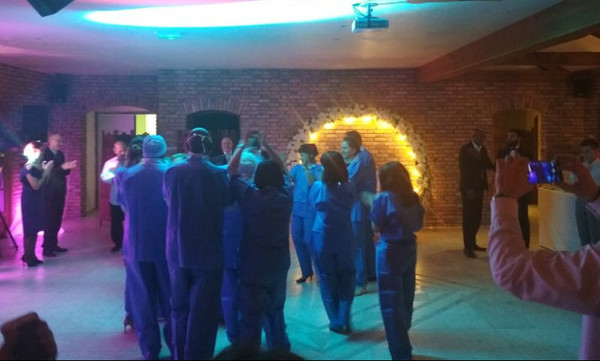 Εισβολή… γιατρών σε γαμήλιο πάρτι! (videos+photos)