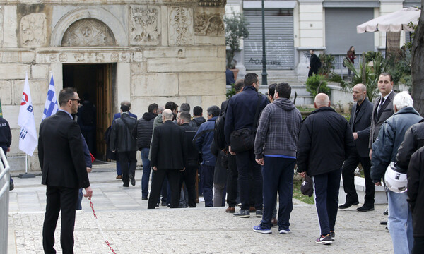 Πλήθος στεφάνων στη μνήμη του Θανάση Γιαννακόπουλου