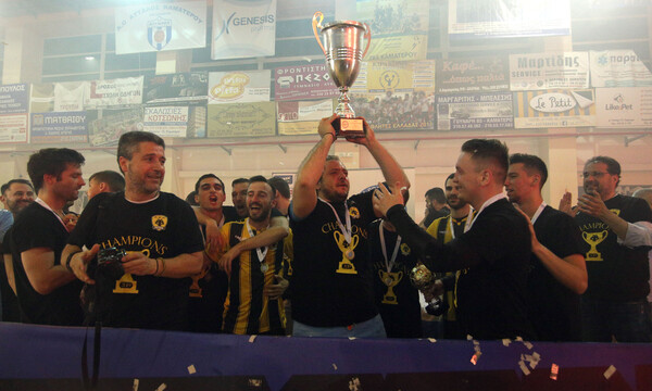 Αποθέωσαν τους πρωταθλητές του Futsal οι φίλοι της ΑΕΚ! (video)