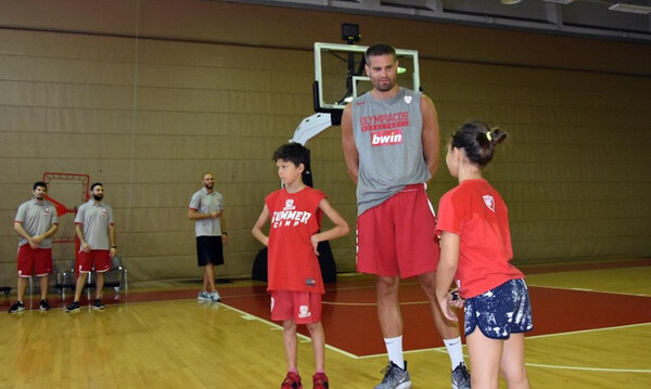 Ολυμπιακός: Με Μπόγρη το Summer Camp των «ερυθρόλευκων» (photos)