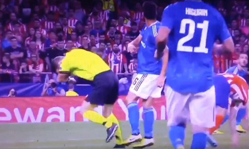 Μυθικό σκηνικό στο Champions League, διαιτητής έφαγε τη μπάλα στο κεφάλι! (video+photo)