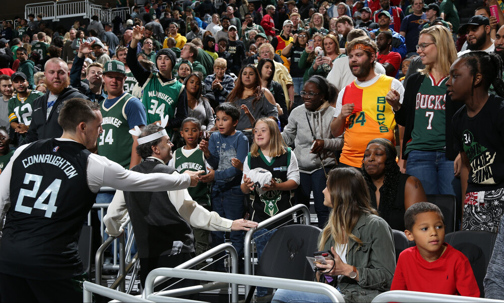 NBA: Χαμός στο… οικογενειακό διπλό των Μπακς! (photos+video)