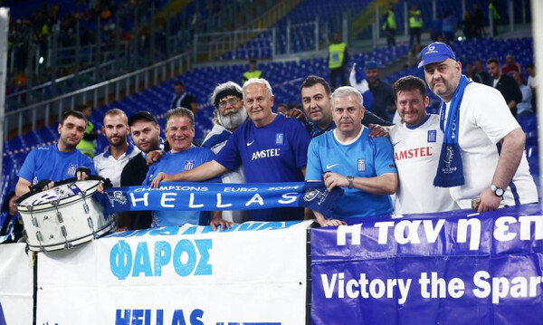 Ιταλία – Ελλάδα: Με... παράγοντα ομάδας της Super League η «γαλανόλευκη» κερκίδα (photos)